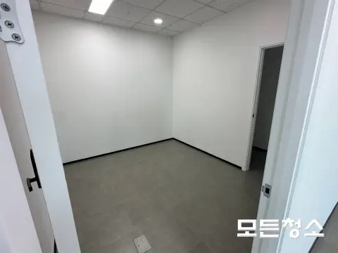 사무실 · 학원 · 관공서 청소 현장 사진