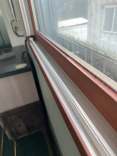 창원 공장 사무실청소, 깨끗해 보여도 놓치기 쉬운 곳까지 꼼꼼하게 관리 현장 사진