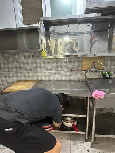 진해주방청소, 벽면 기름때·바닥 얼룩까지 완벽 제거! 식당청소의 정석 현장 사진