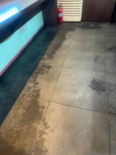 김해바닥청소, 밀대질 100번 해도 안 지워지던 식당 바닥 3시간 만에 해결했습니다! 현장 사진