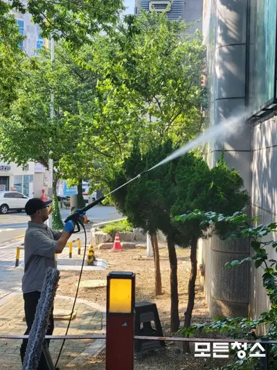 창원 어닝청소 잘하는 업체 봄맞이 가게 외관을 청결하게 관리하세요 현장 사진