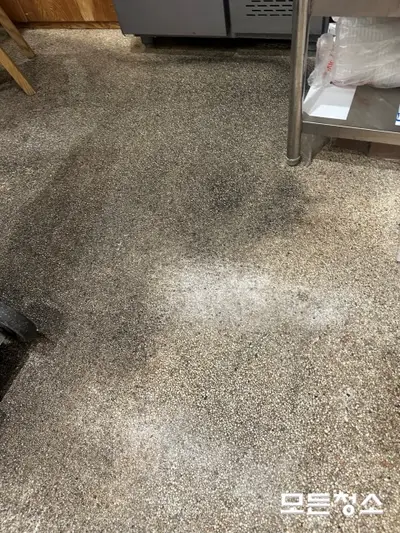 창원 콩자갈청소 오염된 콩자갈바닥이 걱정이라면 주목해주세요 현장 사진