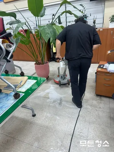 창원왁스코팅 관공서바닥 광택 작업 후기 현장 사진