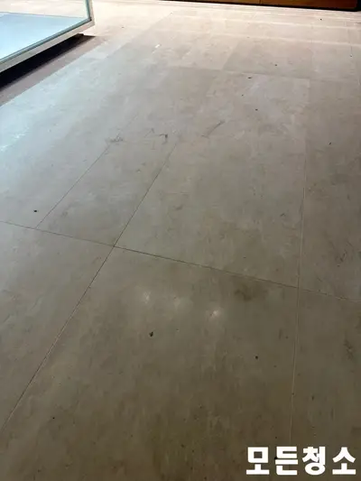 창원 롯데백화점 준공청소로 매장 오픈 준비했어요 현장 사진